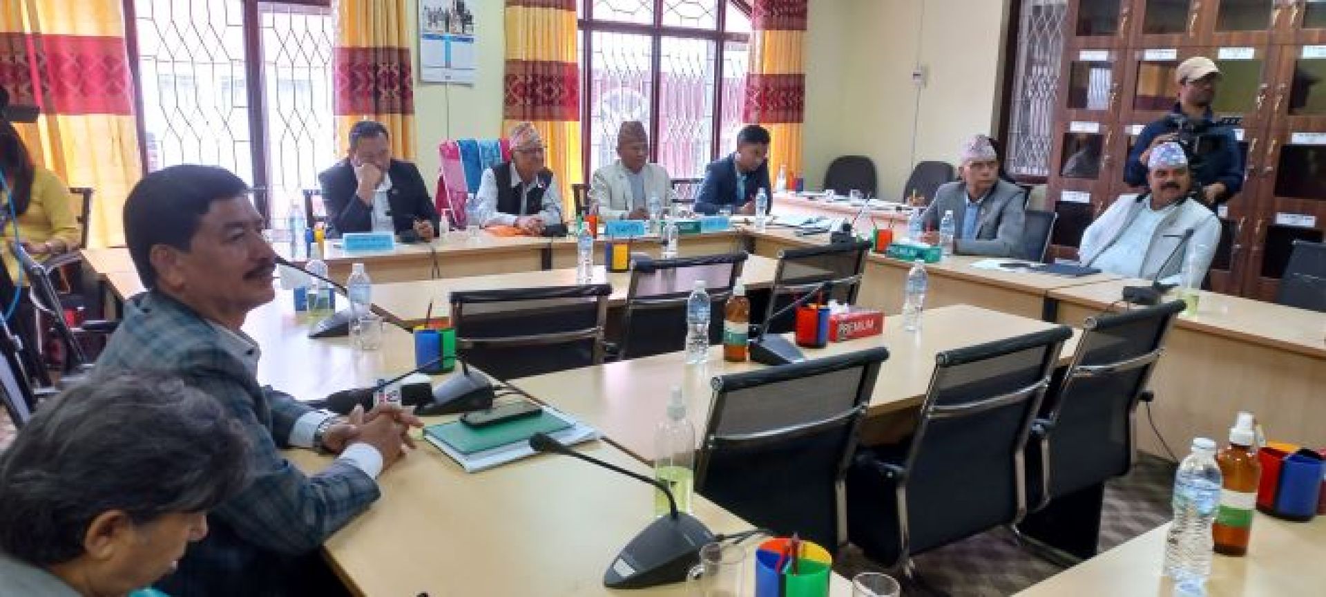 सिंहदरबारमा अखडा जमाइरहेका कर्मचारीलाई अन्यत्र पठाइन्छः मन्त्री मोदी